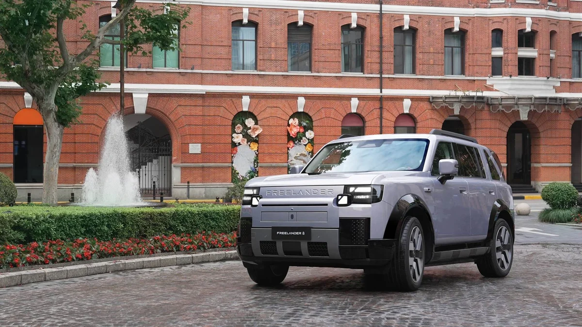 FREELANDER 8 making its first public appearance at The Peninsula Shanghai.