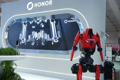 روبوت HONOR Lightning D1 الشبيه بالبشر يحقق أرقاماً قياسية عالمية
