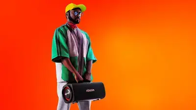 مكبر الصوت LG XBOOM BLAST المحمول المصمم للاحتفالات الخارجية بقدرة 220 واط وحماية IP68